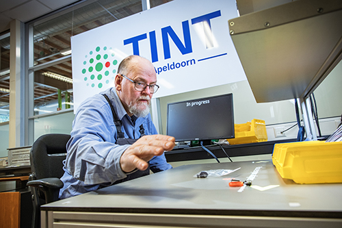 Medewerker achter OSS